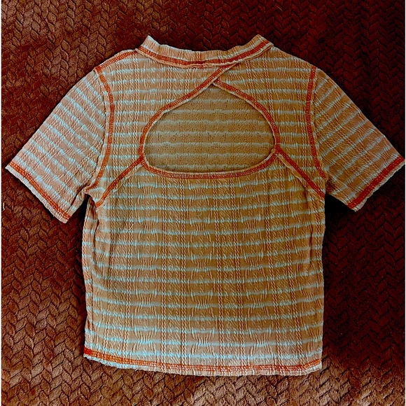 Textured crop top with cut out back very soft! - Picture 1 of 2